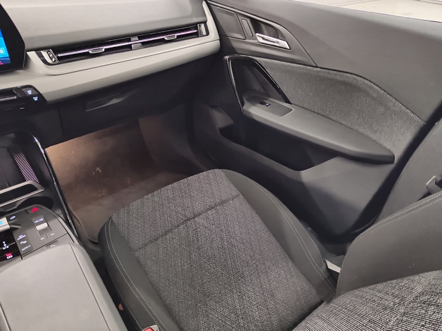 BMW iX1 eDrive20 color Gris Plata. Año 2025. 150KW(204CV). Eléctrico. En concesionario Autoberón de La Rioja