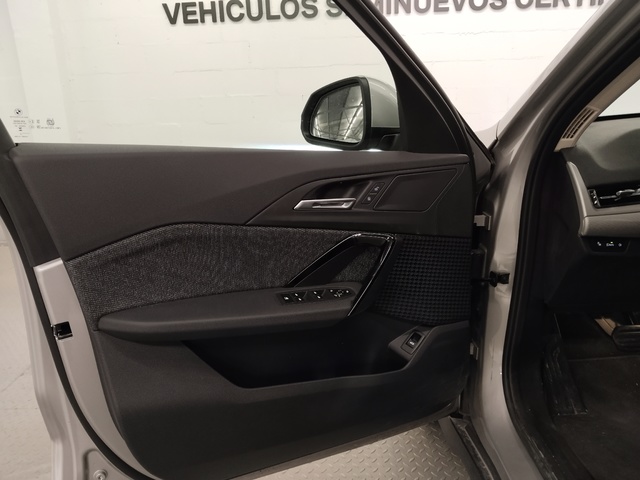 BMW iX1 eDrive20 color Gris Plata. Año 2025. 150KW(204CV). Eléctrico. En concesionario Autoberón de La Rioja