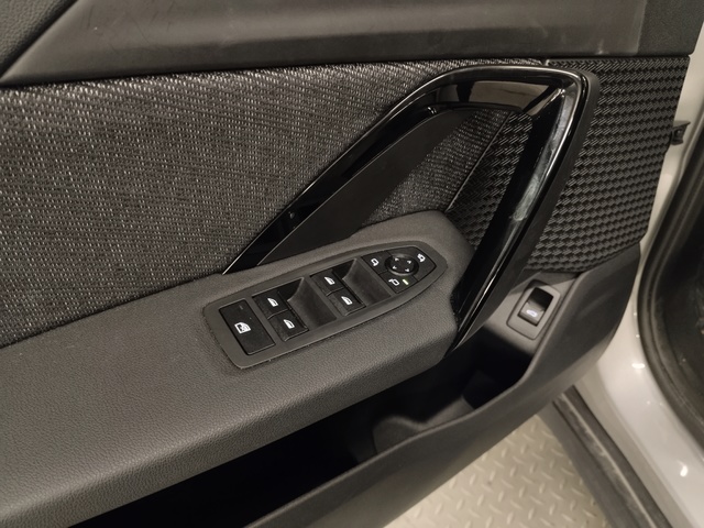 BMW iX1 eDrive20 color Gris Plata. Año 2025. 150KW(204CV). Eléctrico. En concesionario Autoberón de La Rioja