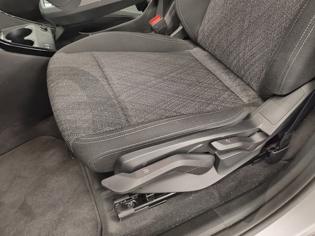 BMW iX1 eDrive20 color Gris Plata. Año 2025. 150KW(204CV). Eléctrico. En concesionario Autoberón de La Rioja