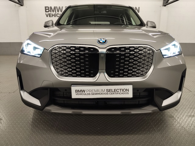 BMW iX1 eDrive20 color Gris Plata. Año 2025. 150KW(204CV). Eléctrico. En concesionario Autoberón de La Rioja