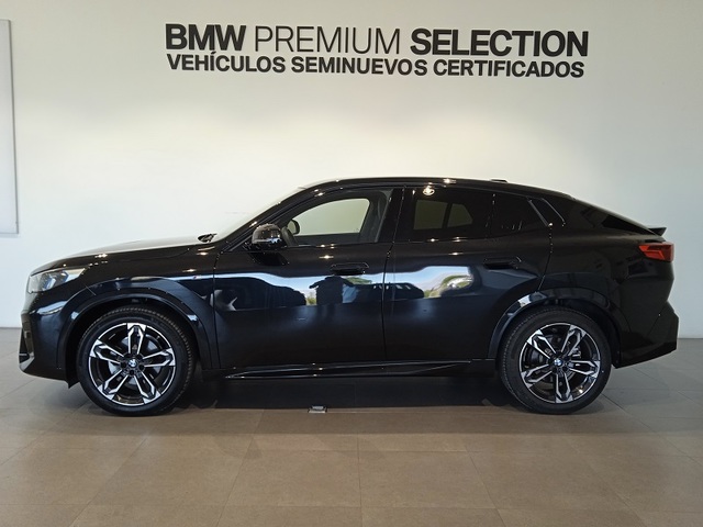 BMW X2 sDrive18d color Negro. Año 2024. 110KW(150CV). Diésel. En concesionario ALBAMOCION CIUDAD REAL  de Ciudad Real