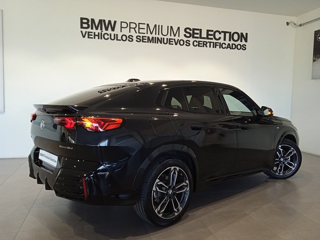 BMW X2 sDrive18d color Negro. Año 2024. 110KW(150CV). Diésel. En concesionario ALBAMOCION CIUDAD REAL  de Ciudad Real