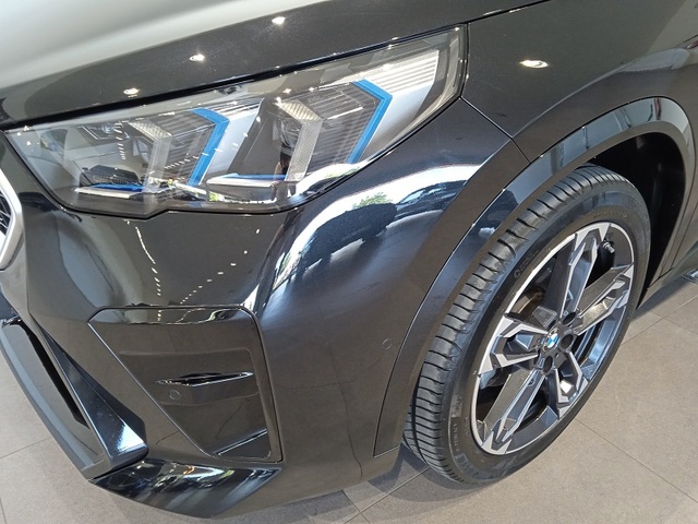 BMW X2 sDrive18d color Negro. Año 2024. 110KW(150CV). Diésel. En concesionario ALBAMOCION CIUDAD REAL  de Ciudad Real