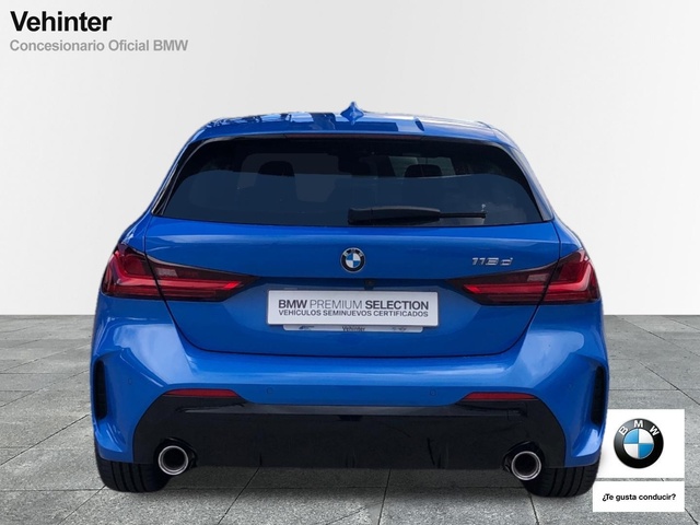 BMW Serie 1 118d color Azul. Año 2024. 110KW(150CV). Diésel. En concesionario Momentum S.A. de Madrid