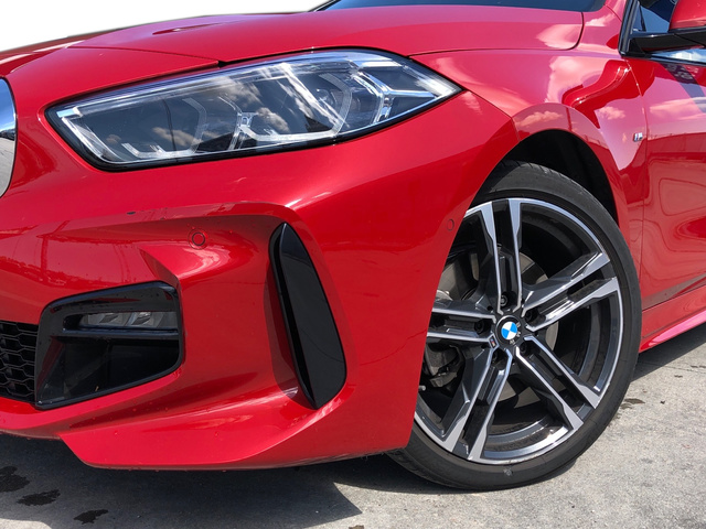 BMW Serie 1 118d color Rojo. Año 2024. 110KW(150CV). Diésel. En concesionario Vehinter Alcorcón de Madrid