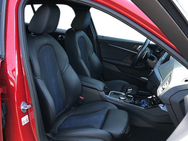 BMW Serie 1 118d color Rojo. Año 2024. 110KW(150CV). Diésel. En concesionario Vehinter Alcorcón de Madrid