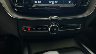 Volvo XC60 T6 Recharge Core AWD Auto 257 kW (350 CV) - 49 Volvo XC60 T6 Ocasión 257 KW (350CV) - 49
