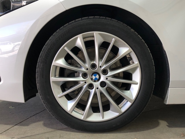 BMW Serie 1 118d color Blanco. Año 2021. 110KW(150CV). Diésel. En concesionario Movilnorte El Plantio de Madrid