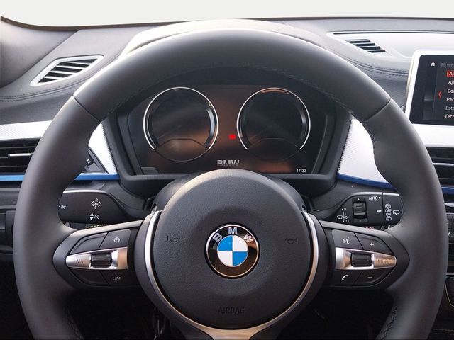 BMW X2 sDrive16d color Negro. Año 2024. 85KW(116CV). Diésel. En concesionario San Rafael Motor, S.L. de Córdoba