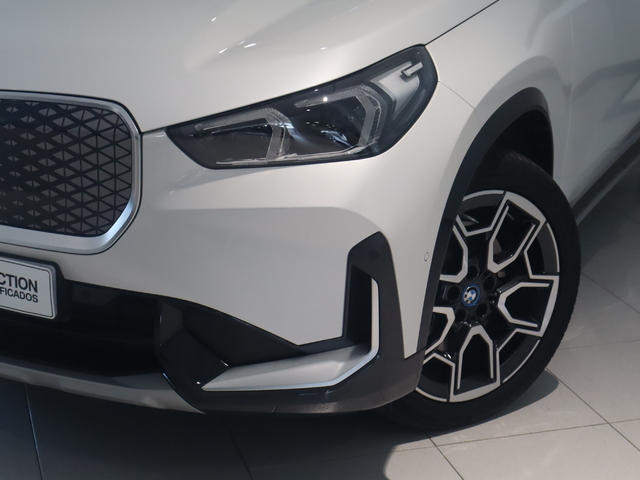 BMW iX1 xDrive30 color Blanco. Año 2025. 230KW(313CV). Eléctrico. En concesionario Pruna Motor de Barcelona
