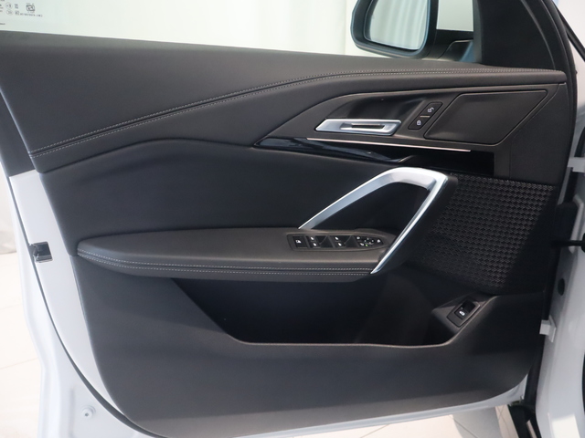 BMW iX1 xDrive30 color Blanco. Año 2025. 230KW(313CV). Eléctrico. En concesionario Pruna Motor de Barcelona