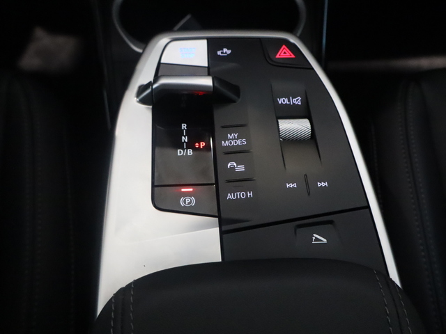 BMW iX1 xDrive30 color Blanco. Año 2025. 230KW(313CV). Eléctrico. En concesionario Pruna Motor de Barcelona