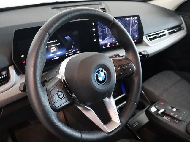 BMW iX1 eDrive20 color Gris Plata. Año 2024. 150KW(204CV). Eléctrico. En concesionario Pruna Motor de Barcelona