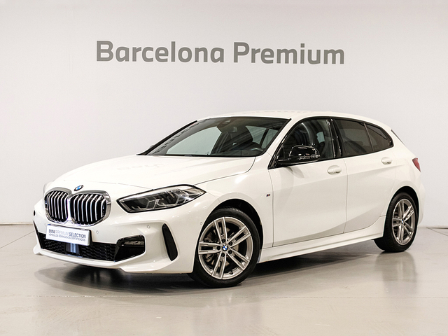 BMW Serie 1 118i color Blanco. Año 2021. 103KW(140CV). Gasolina. En concesionario Barcelona Premium -- GRAN VIA de Barcelona