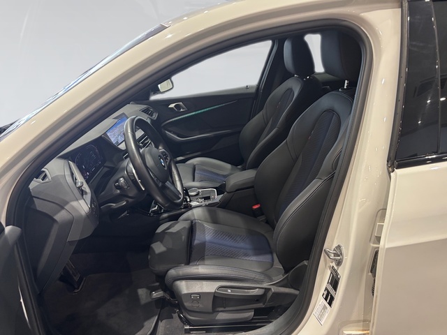 BMW Serie 1 118d color Blanco. Año 2024. 110KW(150CV). Diésel. En concesionario Automotor Premium Viso - Málaga de Málaga