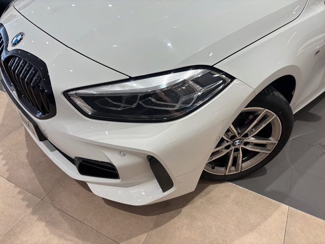 BMW Serie 1 118d color Blanco. Año 2024. 110KW(150CV). Diésel. En concesionario Automotor Premium Viso - Málaga de Málaga