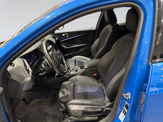 BMW Serie 1 118d color Azul. Año 2024. 110KW(150CV). Diésel. En concesionario Automotor Premium Viso - Málaga de Málaga