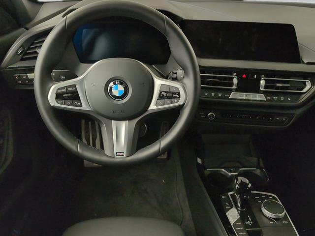 BMW Serie 1 118i color Blanco. Año 2024. 103KW(140CV). Gasolina. En concesionario Automotor Premium Viso - Málaga de Málaga
