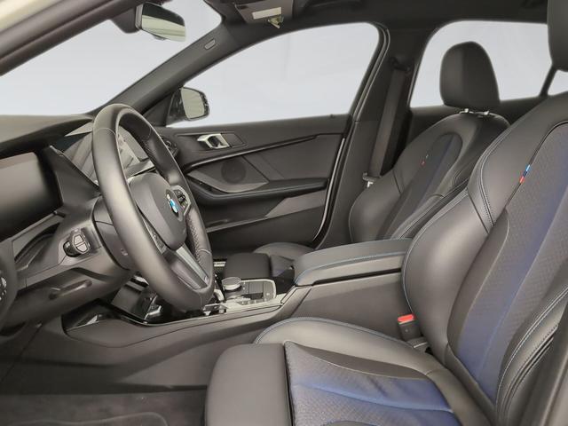BMW Serie 1 118i color Blanco. Año 2024. 103KW(140CV). Gasolina. En concesionario Automotor Premium Viso - Málaga de Málaga