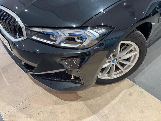 BMW Serie 3 320e color Negro. Año 2025. 150KW(204CV). Híbrido Electro/Gasolina. En concesionario Automotor Costa, S.L.U. de Almería