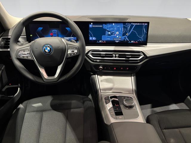 BMW Serie 3 320e color Negro. Año 2025. 150KW(204CV). Híbrido Electro/Gasolina. En concesionario Automotor Costa, S.L.U. de Almería