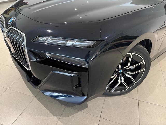 BMW Serie 7 750e color Negro. Año 2025. 360KW(489CV). Híbrido Electro/Gasolina. En concesionario Automotor Costa, S.L.U. de Almería