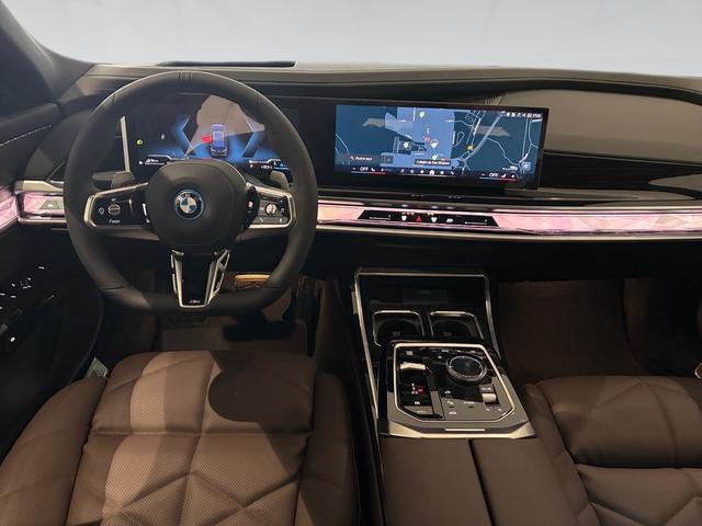 BMW Serie 7 750e color Negro. Año 2025. 360KW(489CV). Híbrido Electro/Gasolina. En concesionario Automotor Costa, S.L.U. de Almería