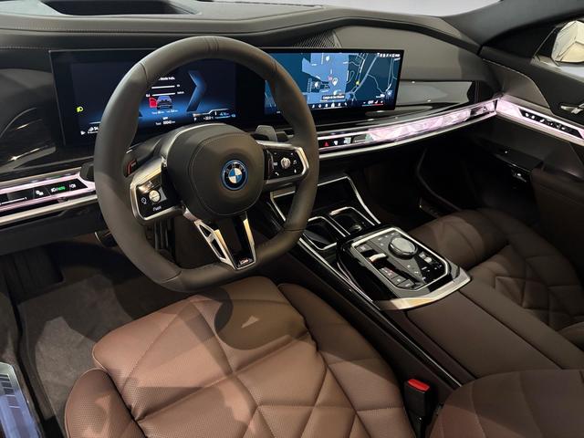 BMW Serie 7 750e color Negro. Año 2025. 360KW(489CV). Híbrido Electro/Gasolina. En concesionario Automotor Costa, S.L.U. de Almería