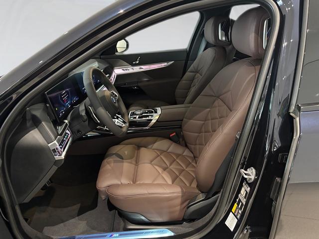 BMW Serie 7 750e color Negro. Año 2025. 360KW(489CV). Híbrido Electro/Gasolina. En concesionario Automotor Costa, S.L.U. de Almería