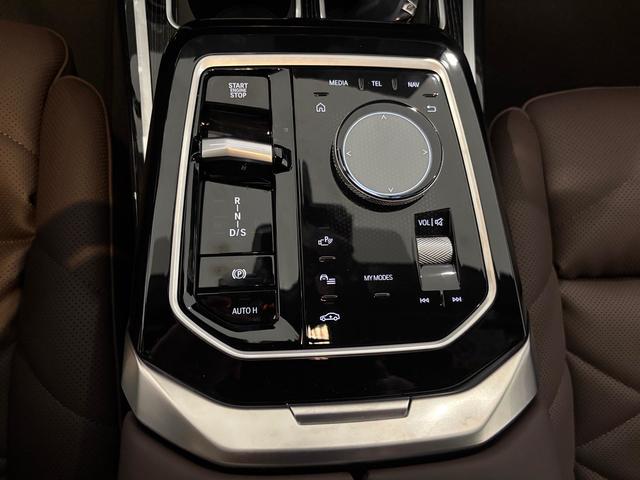 BMW Serie 7 750e color Negro. Año 2025. 360KW(489CV). Híbrido Electro/Gasolina. En concesionario Automotor Costa, S.L.U. de Almería