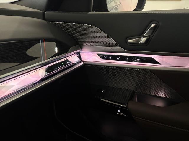 BMW Serie 7 750e color Negro. Año 2025. 360KW(489CV). Híbrido Electro/Gasolina. En concesionario Automotor Costa, S.L.U. de Almería