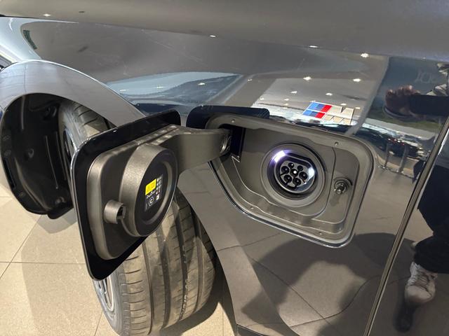 BMW Serie 7 750e color Negro. Año 2025. 360KW(489CV). Híbrido Electro/Gasolina. En concesionario Automotor Costa, S.L.U. de Almería