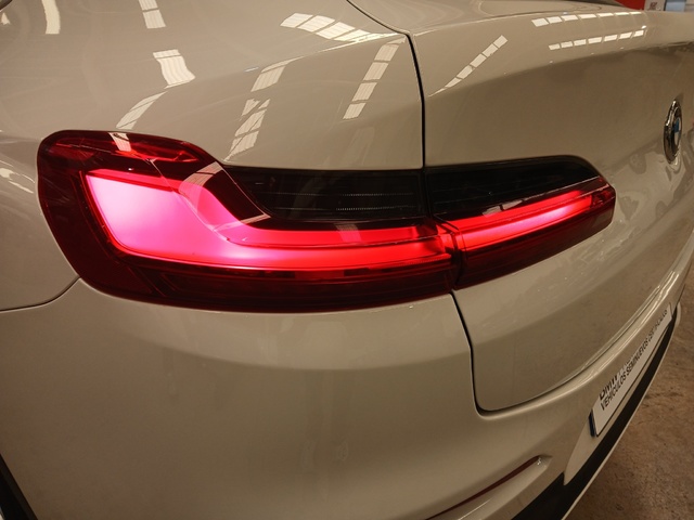 BMW X4 xDrive20d color Blanco. Año 2021. 140KW(190CV). Diésel. En concesionario ALZIRA Automoviles Fersan, S.A. de Valencia