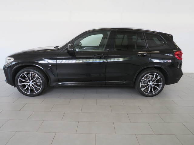 BMW X3 xDrive20d color Negro. Año 2021. 140KW(190CV). Diésel. En concesionario Lugauto S.A. de Lugo