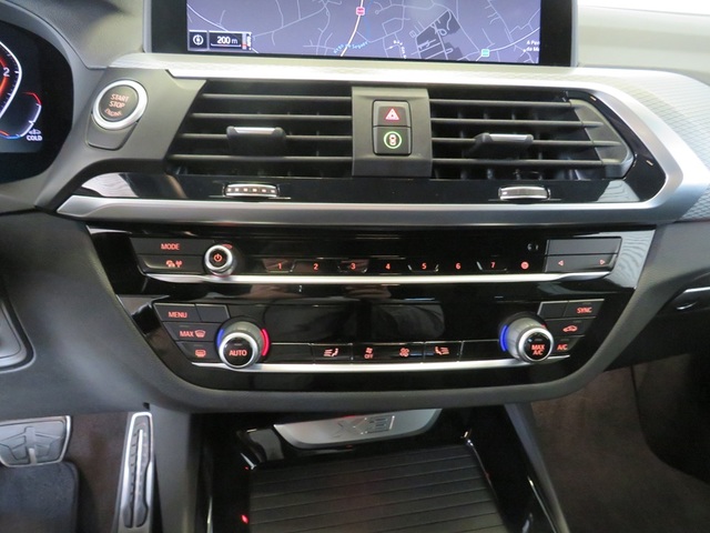 BMW X3 xDrive20d color Negro. Año 2021. 140KW(190CV). Diésel. En concesionario Lugauto S.A. de Lugo