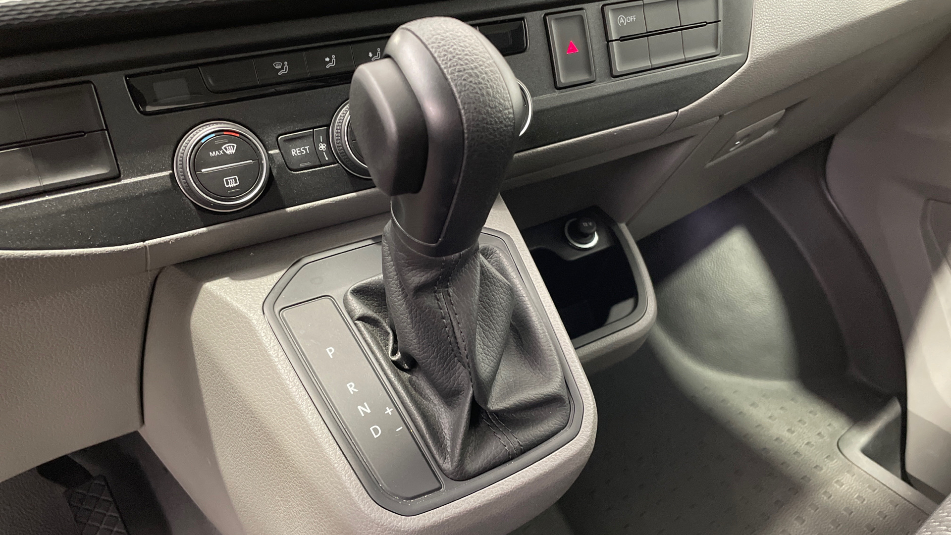 Volkswagen Caravelle 2.0 TDI - 21