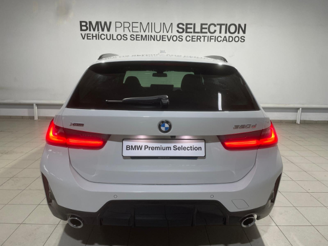 BMW Serie 3 320d Touring color Blanco. Año 2024. 140KW(190CV). Diésel. En concesionario Hispamovil Elche de Alicante
