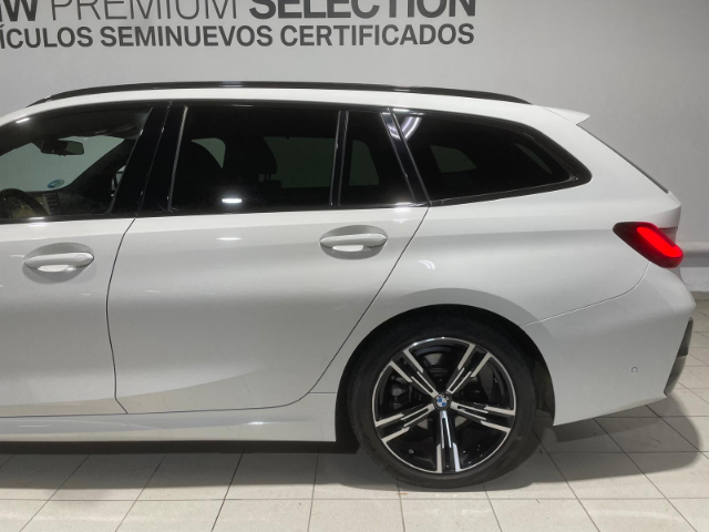 BMW Serie 3 320d Touring color Blanco. Año 2024. 140KW(190CV). Diésel. En concesionario Hispamovil Elche de Alicante