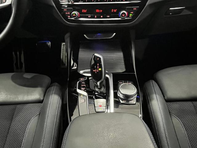 BMW X3 xDrive20d color Blanco. Año 2021. 140KW(190CV). Diésel. En concesionario Unicars Ponent de Lleida
