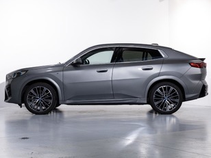 Fotos de BMW iX2 xDrive30 color Gris. Año 2024. 230KW(313CV). Eléctrico. En concesionario Oliva Motor Girona de Girona