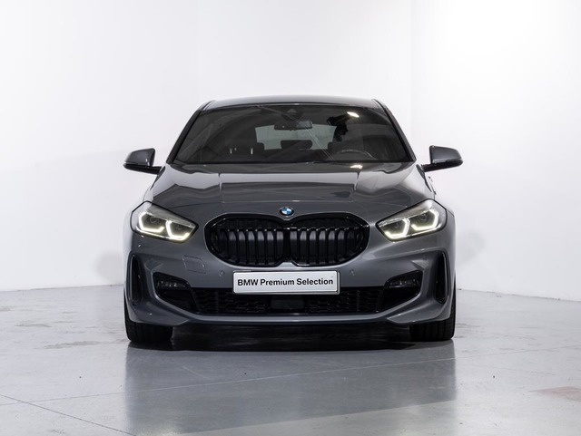 BMW Serie 1 118d color Gris. Año 2024. 110KW(150CV). Diésel. En concesionario Oliva Motor Girona de Girona