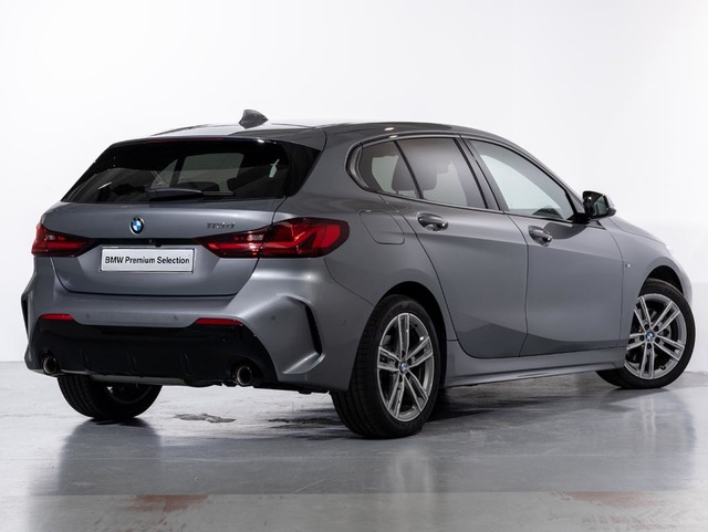 BMW Serie 1 118d color Gris. Año 2024. 110KW(150CV). Diésel. En concesionario Oliva Motor Girona de Girona
