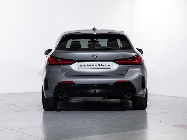 BMW Serie 1 118d color Gris. Año 2024. 110KW(150CV). Diésel. En concesionario Oliva Motor Girona de Girona