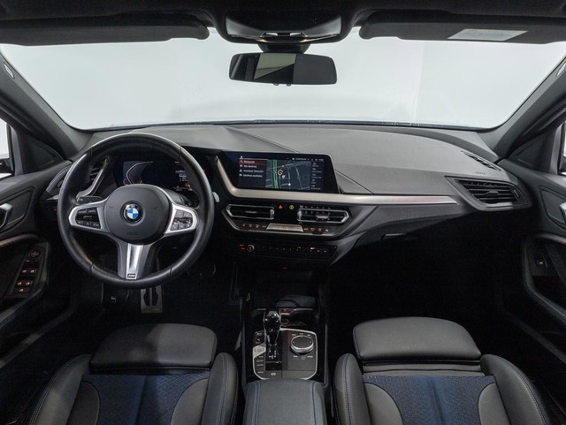 BMW Serie 1 118d color Gris. Año 2024. 110KW(150CV). Diésel. En concesionario Oliva Motor Girona de Girona