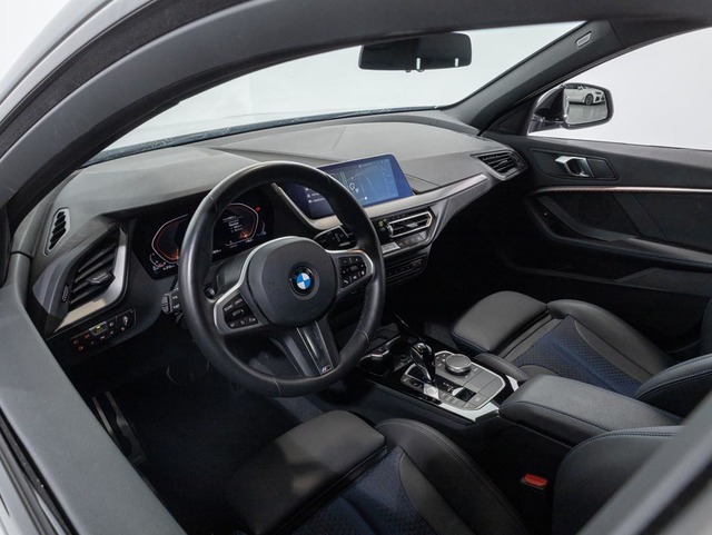 BMW Serie 1 118d color Gris. Año 2024. 110KW(150CV). Diésel. En concesionario Oliva Motor Girona de Girona