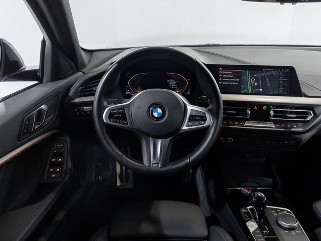 BMW Serie 1 118d color Gris. Año 2024. 110KW(150CV). Diésel. En concesionario Oliva Motor Girona de Girona