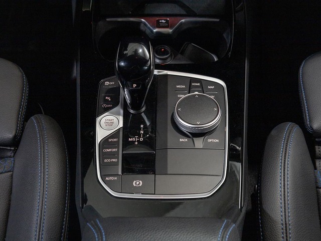 BMW Serie 1 118d color Gris. Año 2024. 110KW(150CV). Diésel. En concesionario Oliva Motor Girona de Girona