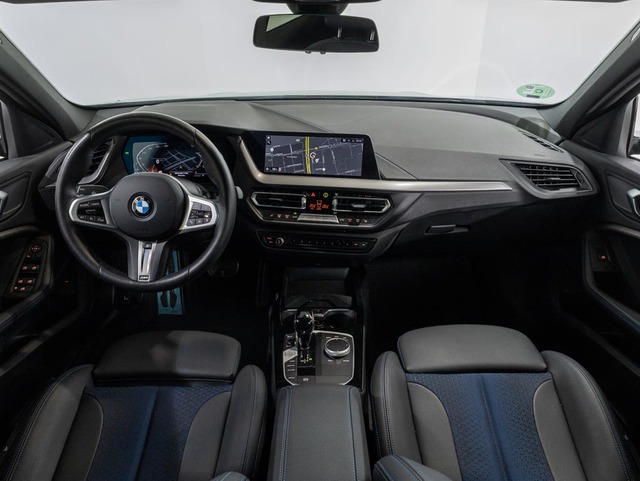 BMW Serie 1 118i color Negro. Año 2024. 103KW(140CV). Gasolina. En concesionario Oliva Motor Girona de Girona