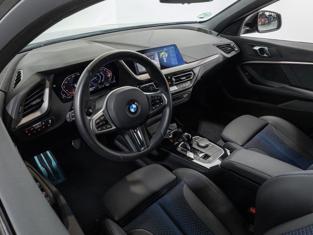 BMW Serie 1 118i color Negro. Año 2024. 103KW(140CV). Gasolina. En concesionario Oliva Motor Girona de Girona
